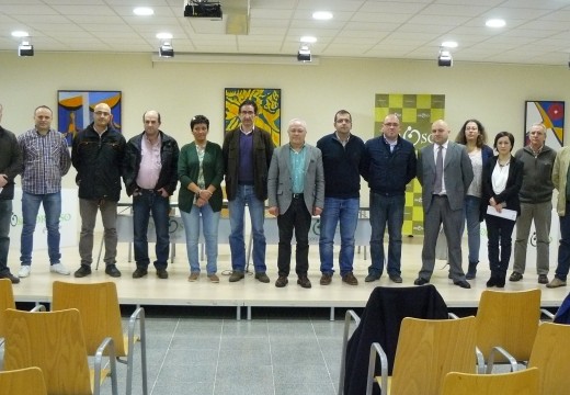 O Concello de Oroso e 19 empresas do municipio asinan os convenios que permitirán que 15 alumnos do programa Mentor efectúen prácticas formativas